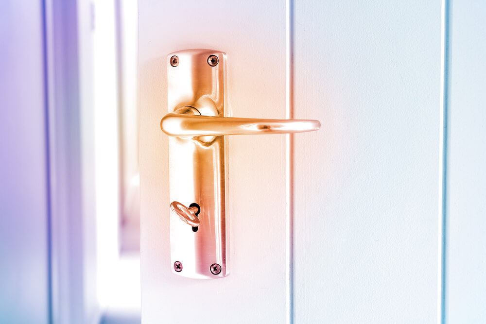 w-drzwiach-wymiana-zamka